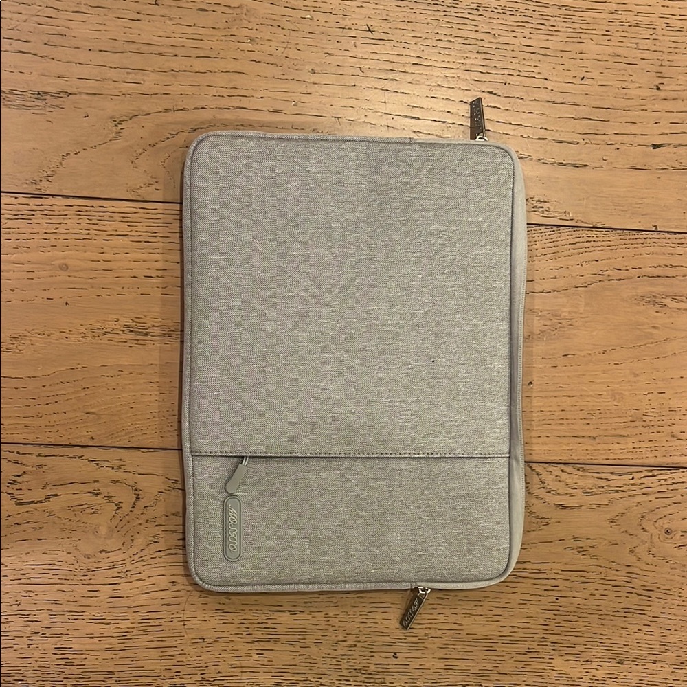 Grey Computer/Ipad Case with sleeve